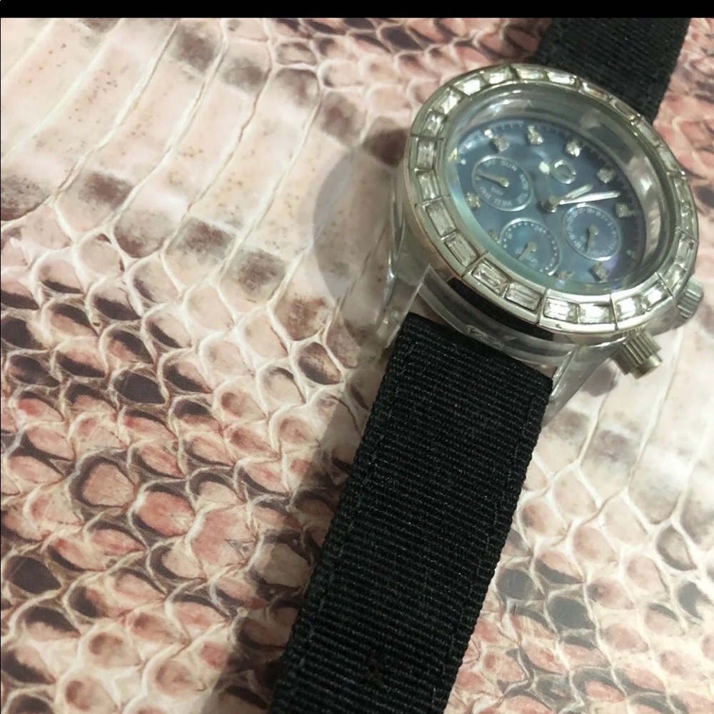 Watch - Picture 3 of 5